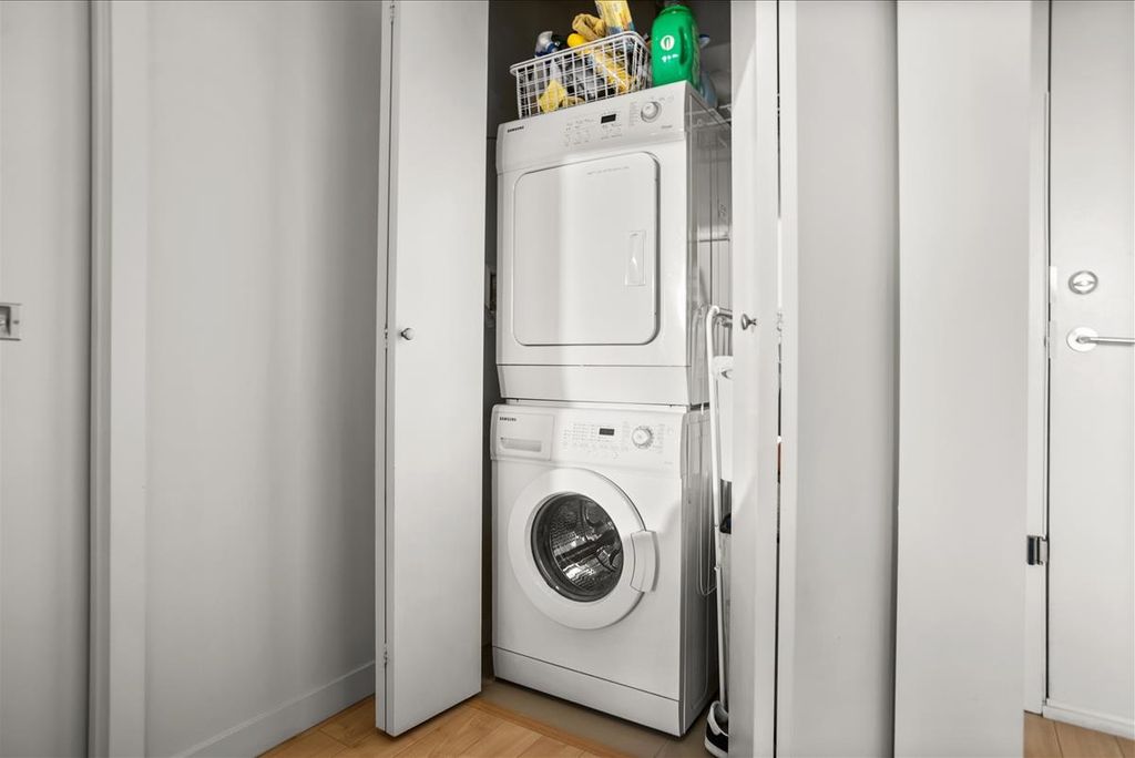 listing image 1105216151583869822