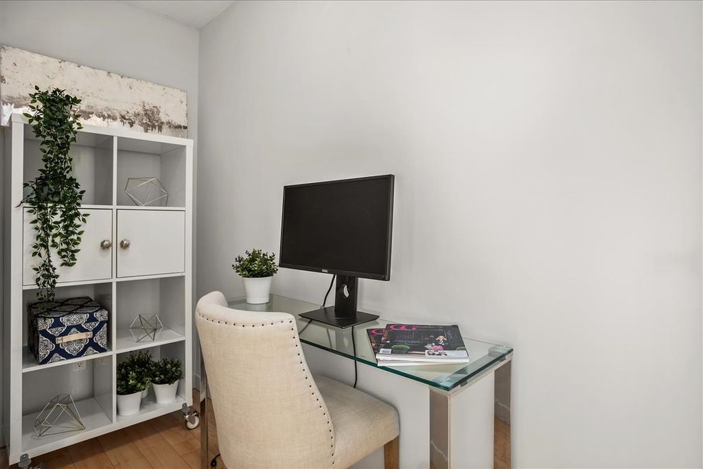 listing image 1104043852695563259