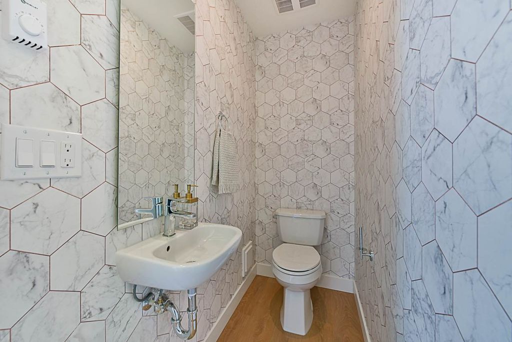 listing image 1106387576317332156