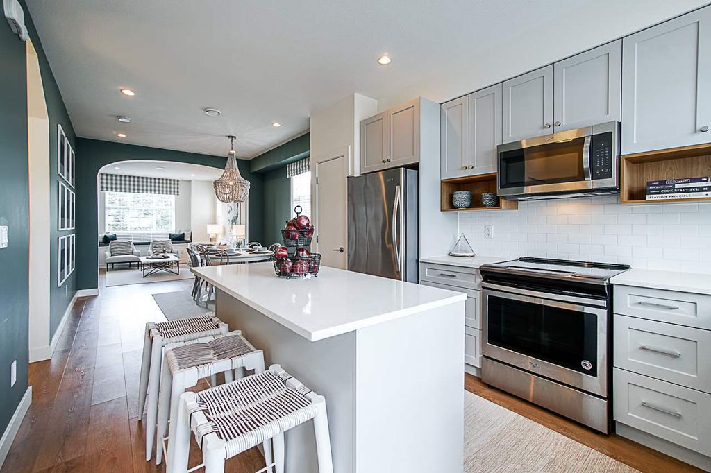 listing image 1106213534345796481