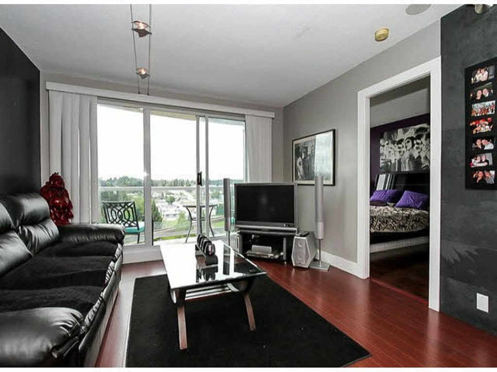 listing image 1102875663654832988