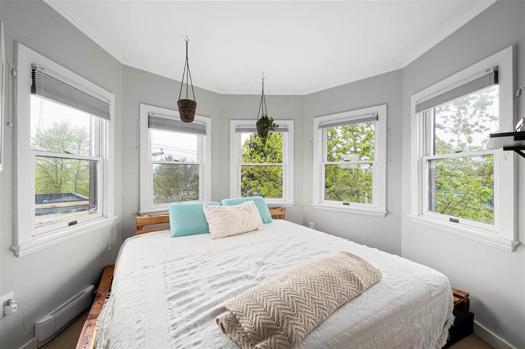 listing image 1103112164831888698