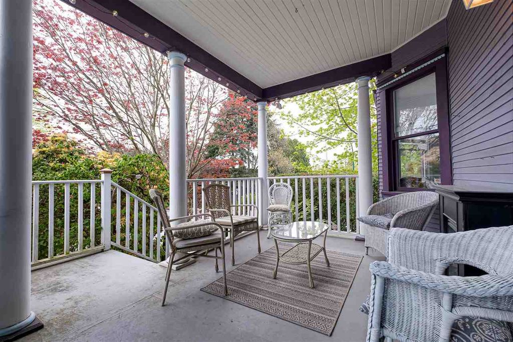 listing image 1105410125643984387