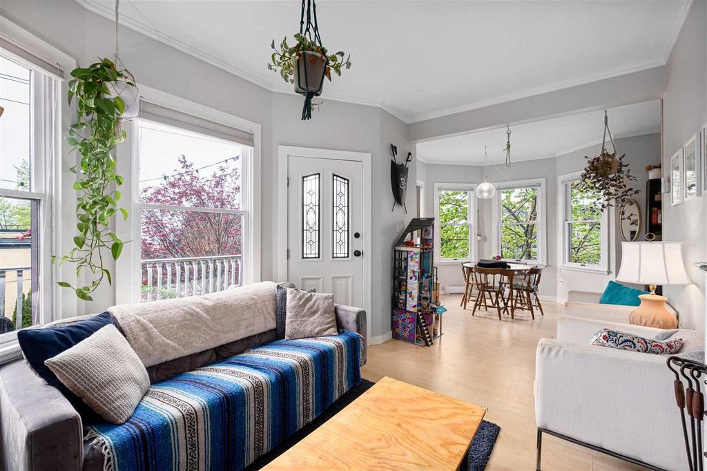 listing image 1109604070579473678