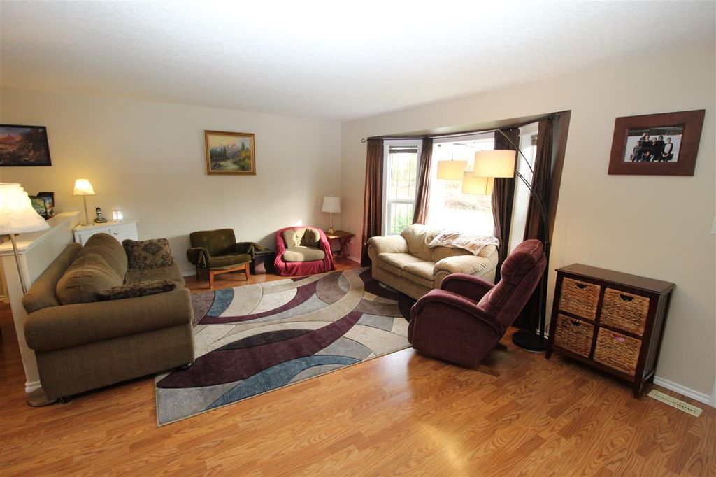 listing image 1109040646341585797