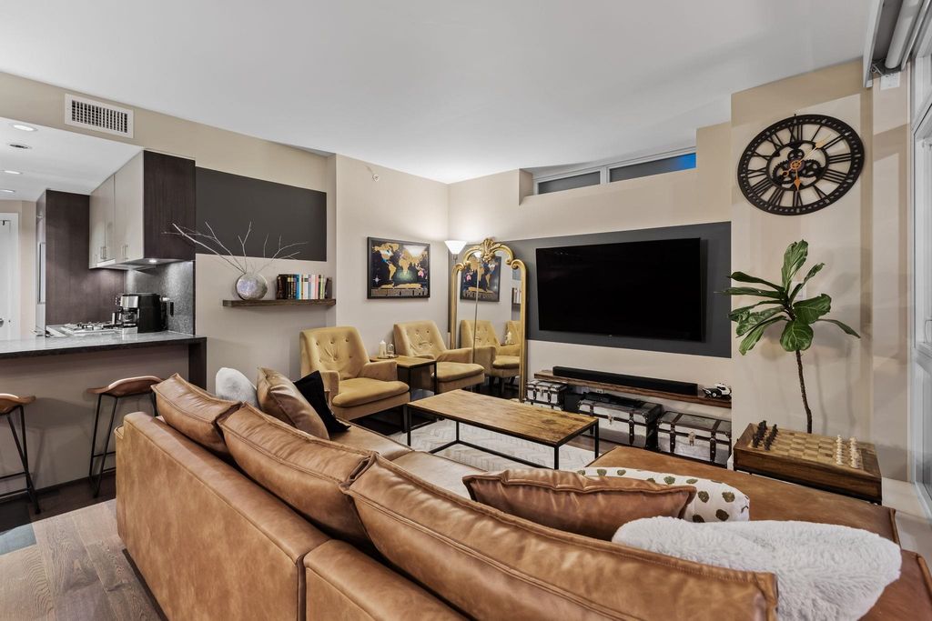 listing image 1104814814085444876