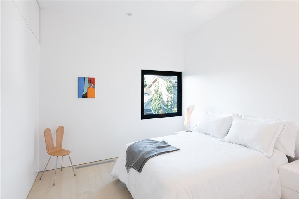 listing image 1104588474693236811
