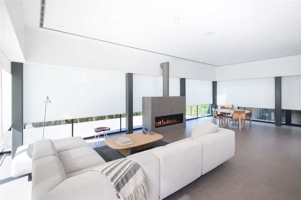 listing image 1102530034097622682