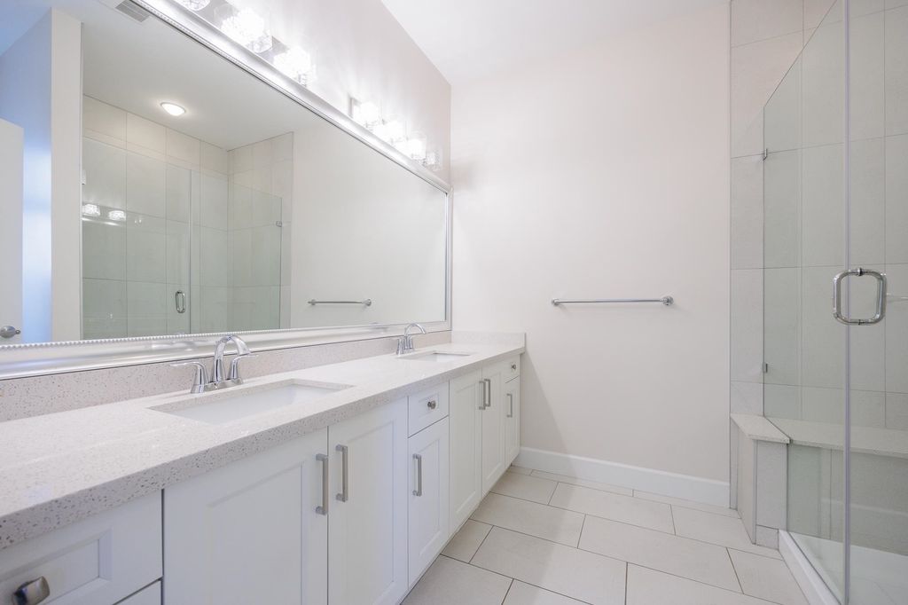 listing image 1102609891401861291