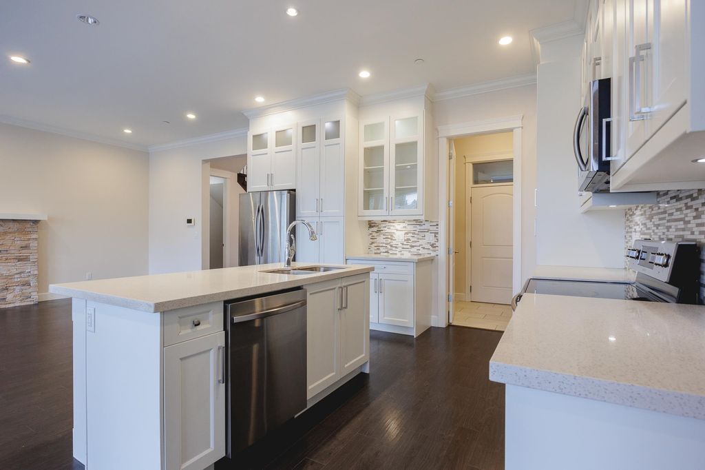 listing image 1100245245395365955