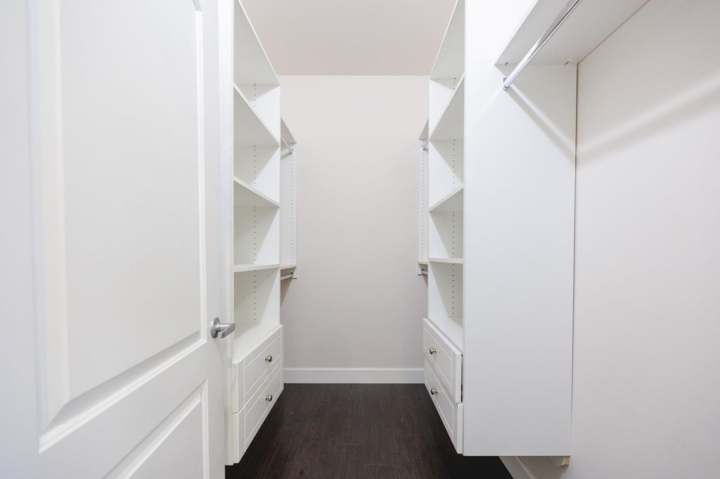 listing image 1101380116035146830