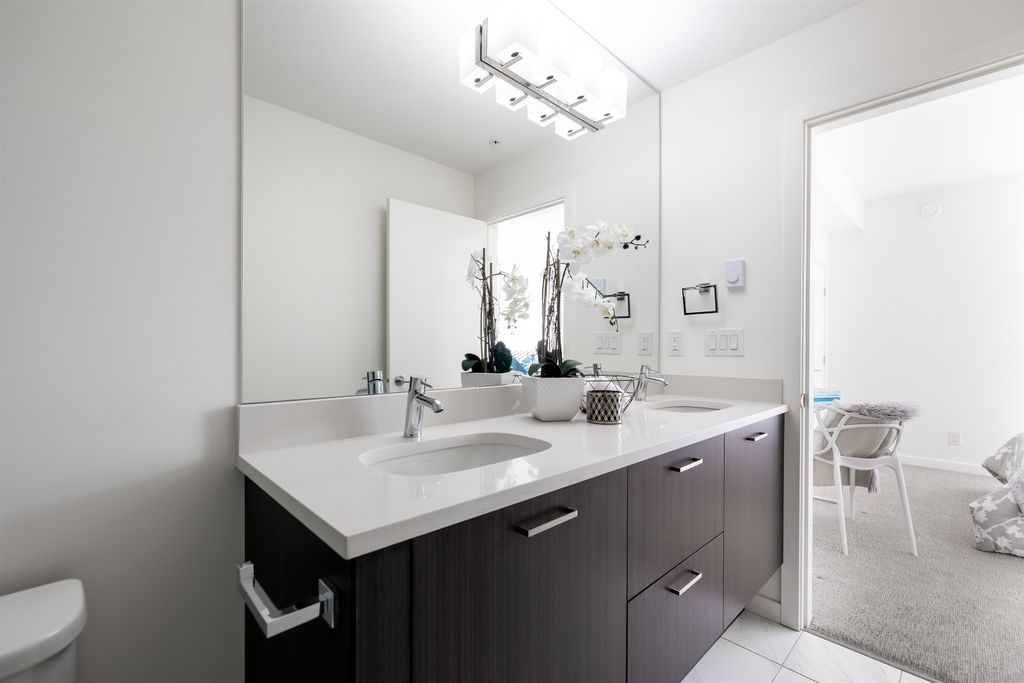 listing image 1104132094293719071