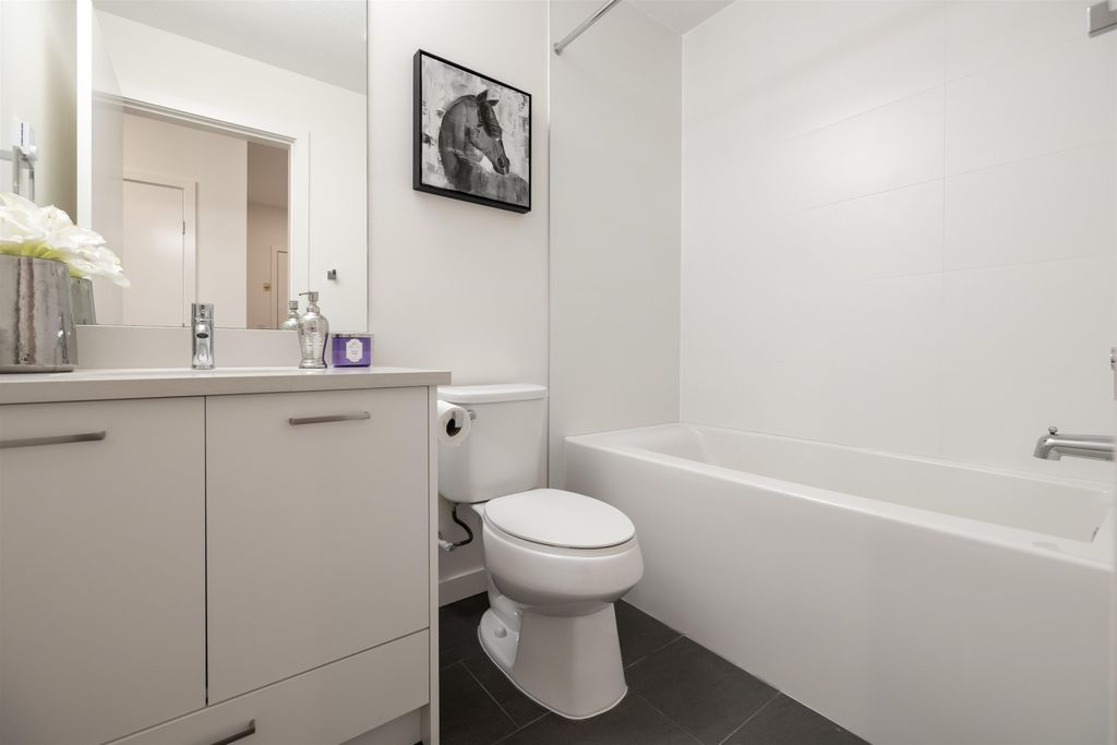 listing image 1105223177596506112