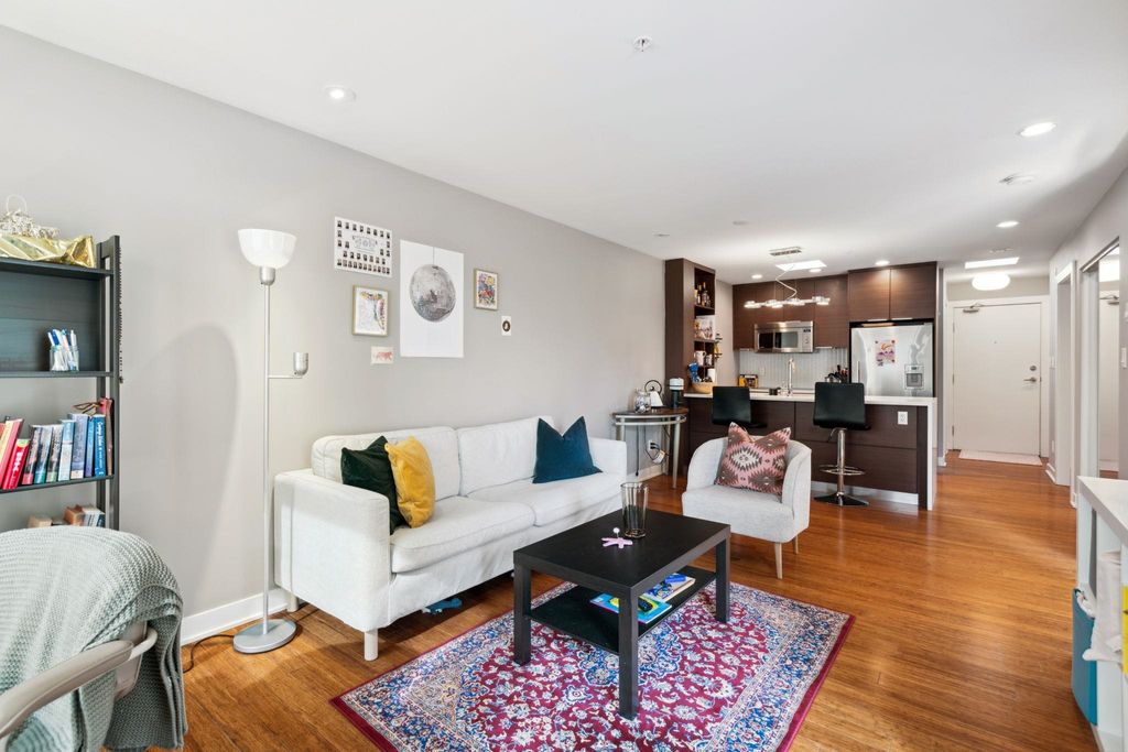 listing image 1102455683153223888