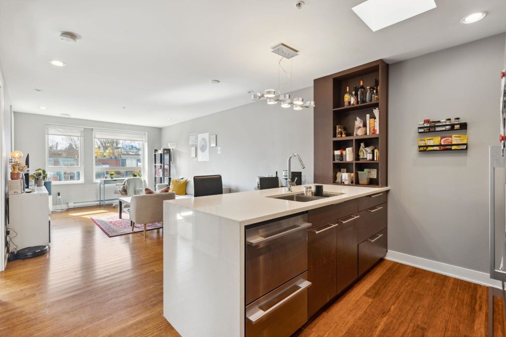 listing image 1102780820874702273