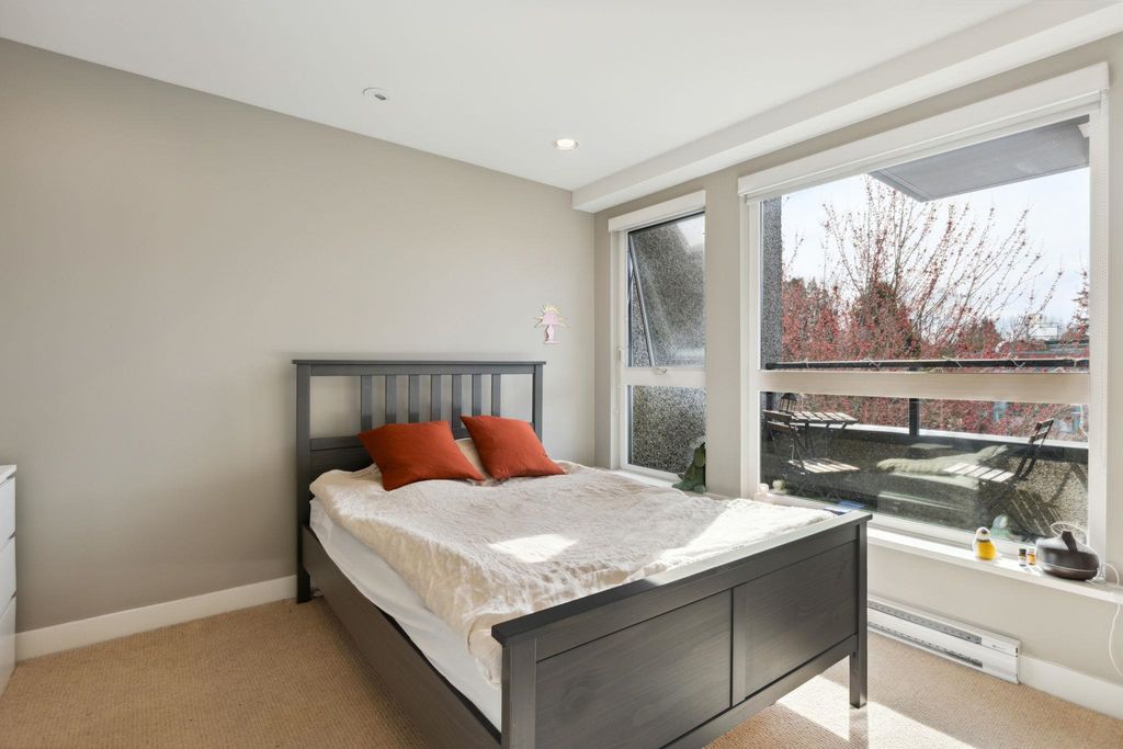 listing image 1106092844557496400