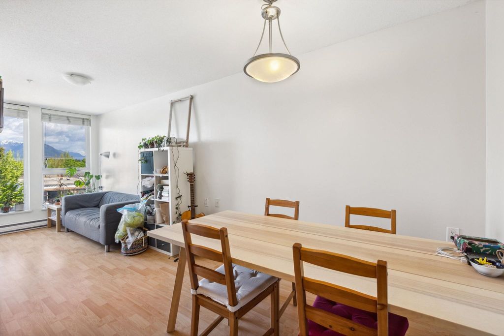 listing image 1104714625438712514