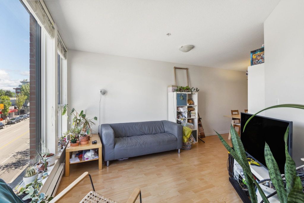 listing image 1103651001876338044