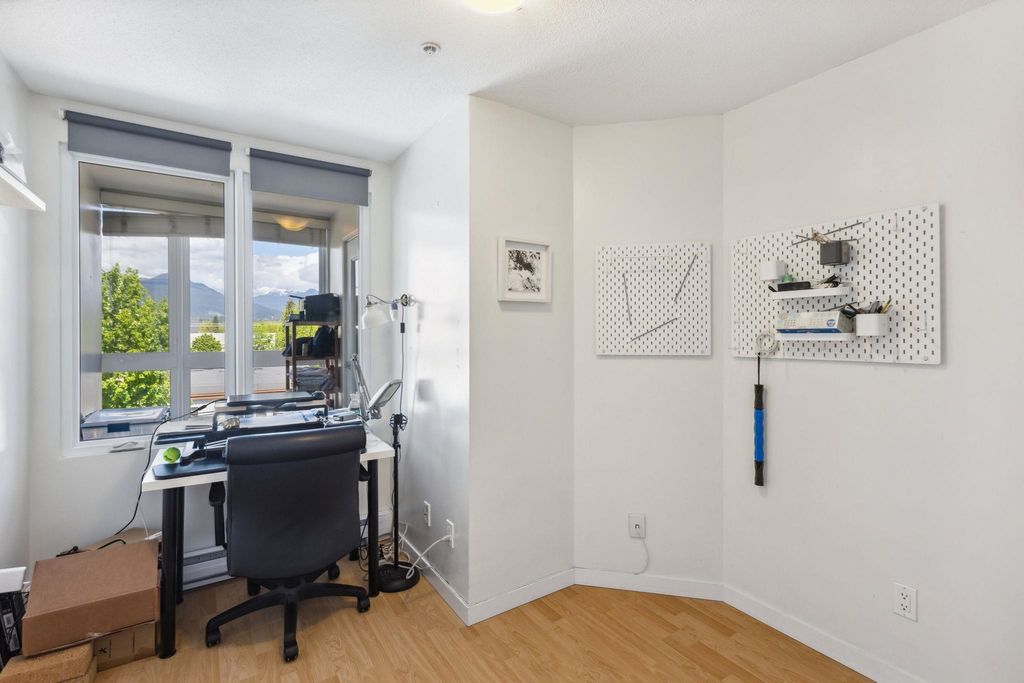 listing image 1105423623994231057