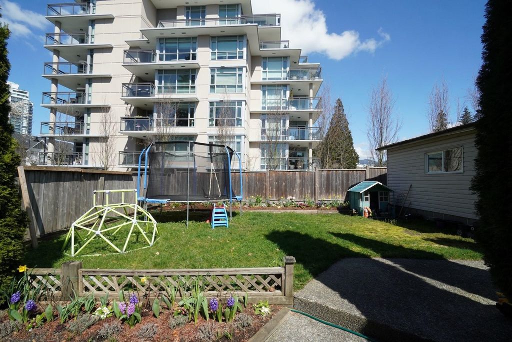 listing image 1109330865540859453