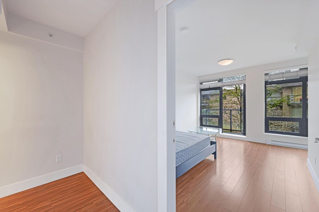listing image 1100333098457981569