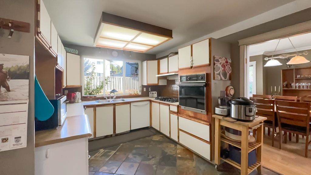 listing image 1103154150290989568