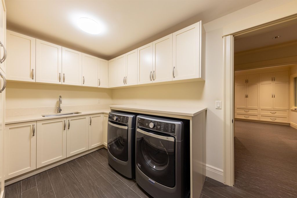 listing image 1102394352591903163