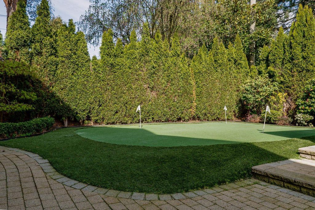 listing image 1107946863875379329