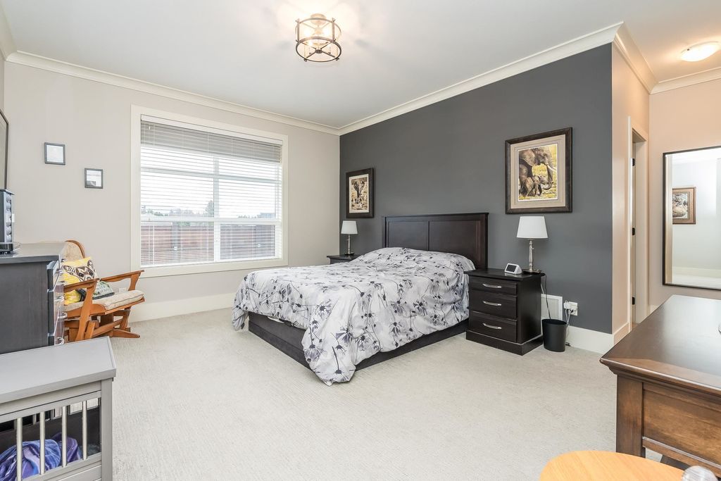 listing image 1103679089615563698