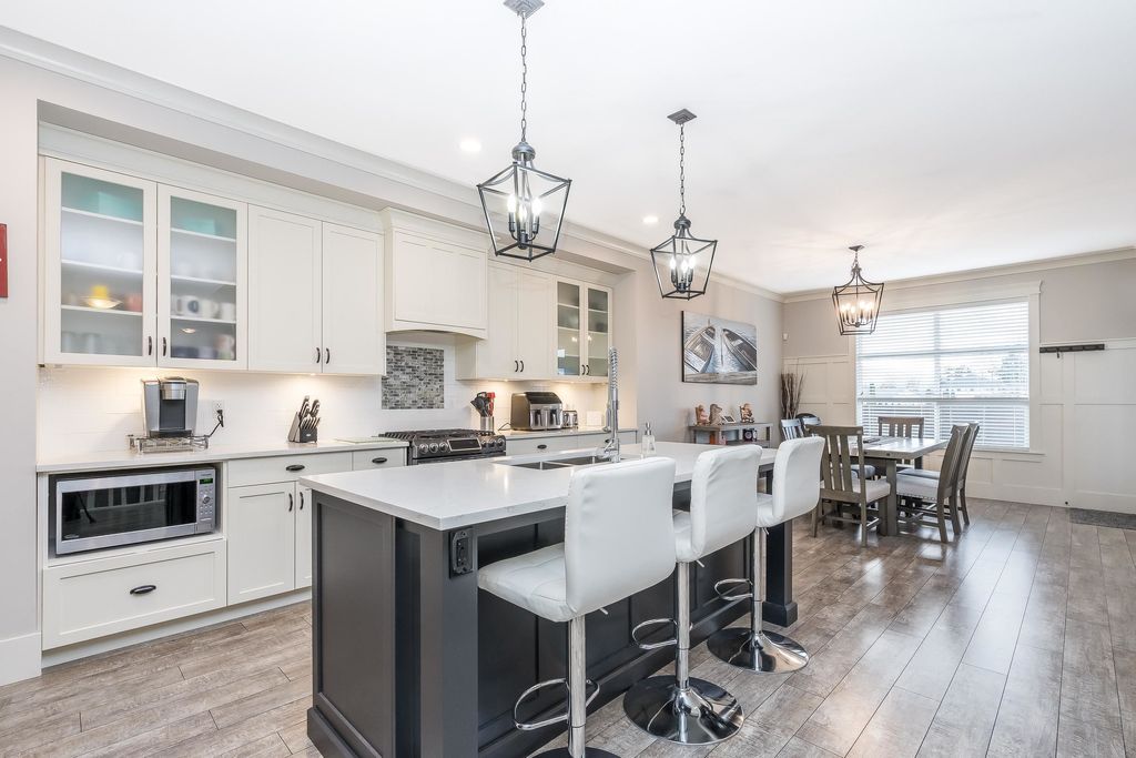listing image 1105830073399411812