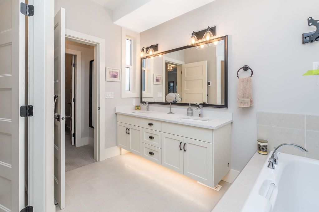 listing image 1106428870155594029