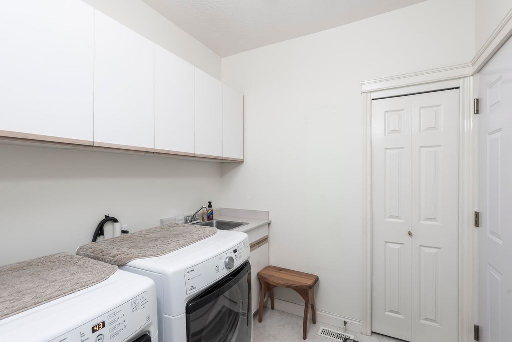 listing image 1106643215136701329