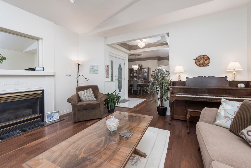 listing image 1104221128388325248