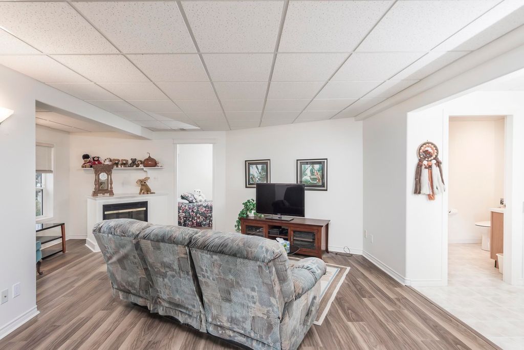 listing image 1109834892125034093