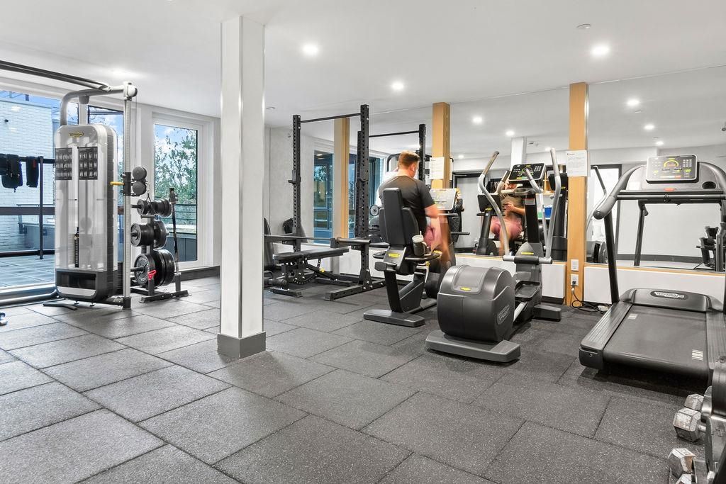 listing image 1103658221662624859