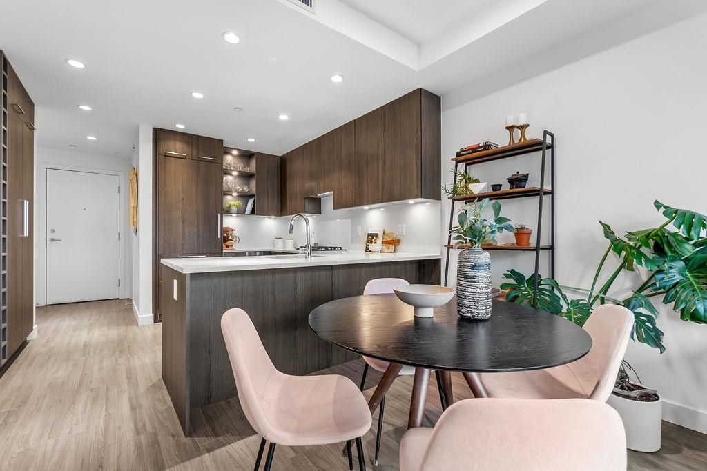 listing image 1108278389353162178