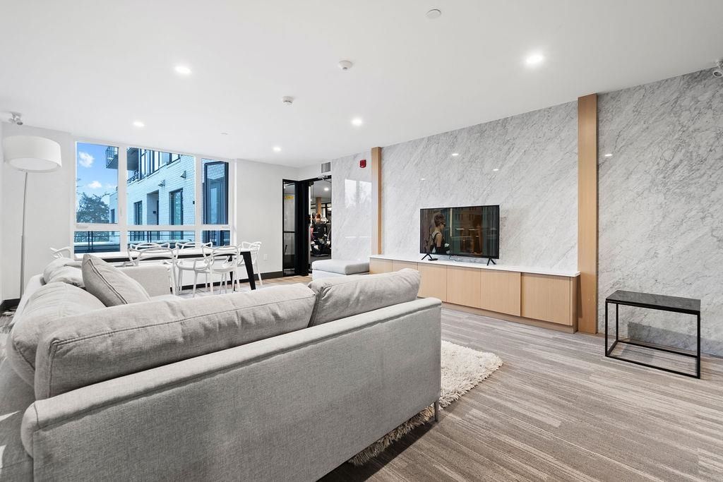 listing image 1100950069453841820