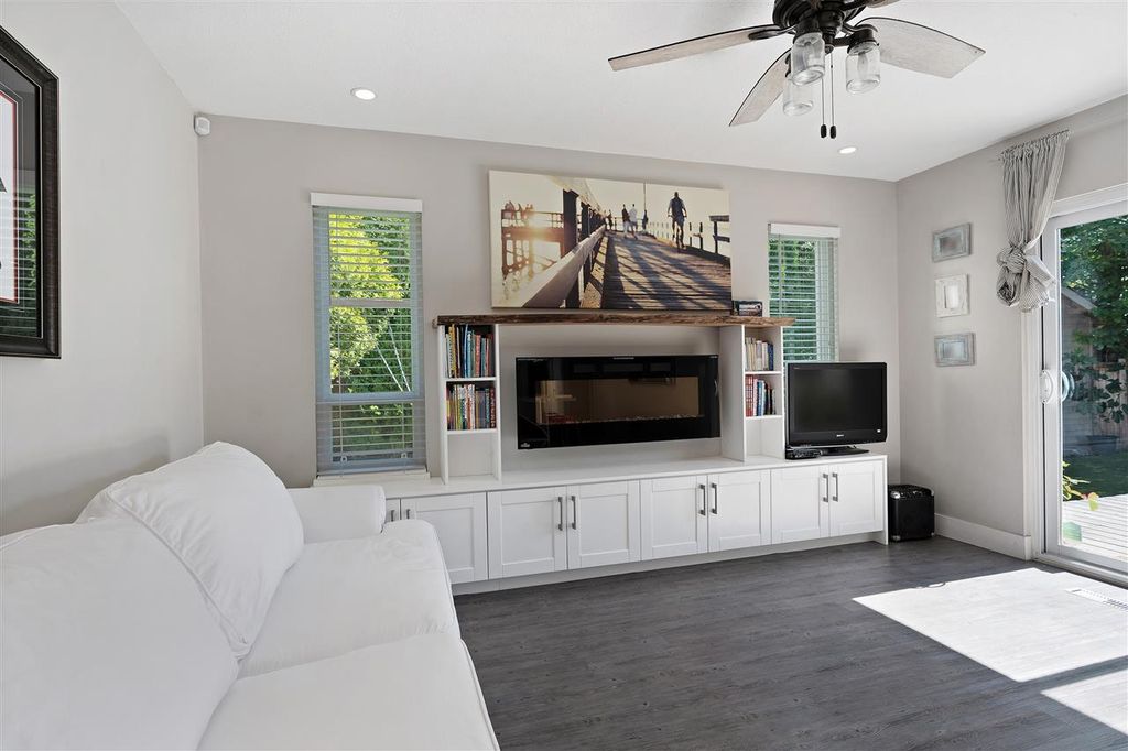 listing image 1101613690334064032