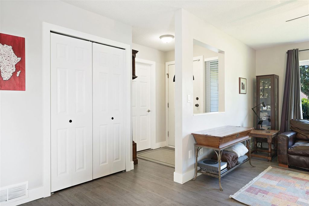 listing image 1101490298552697489