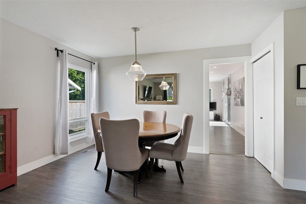 listing image 1101371211150920576