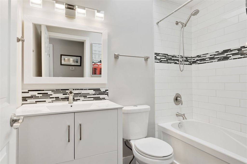 listing image 1104934561799905379