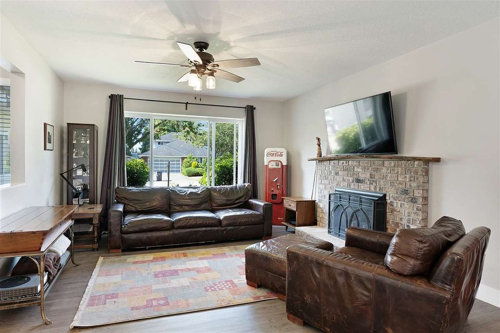 listing image 1102592442652970750