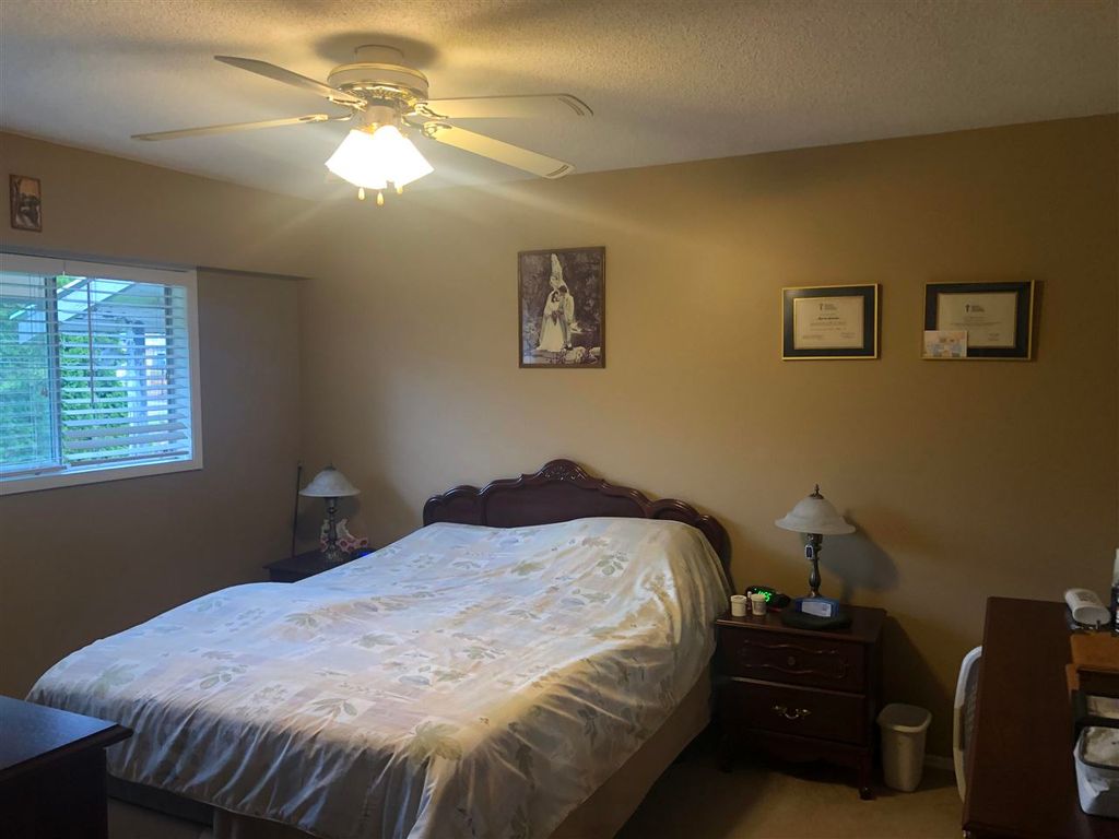 listing image 1104239666856354171