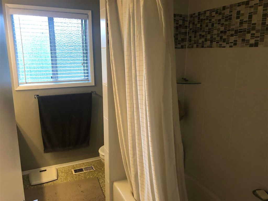 listing image 1104399501778877925