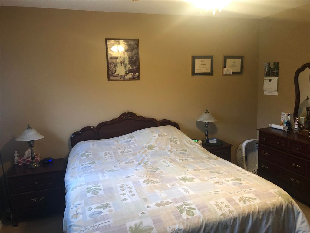 listing image 1102942621351815913