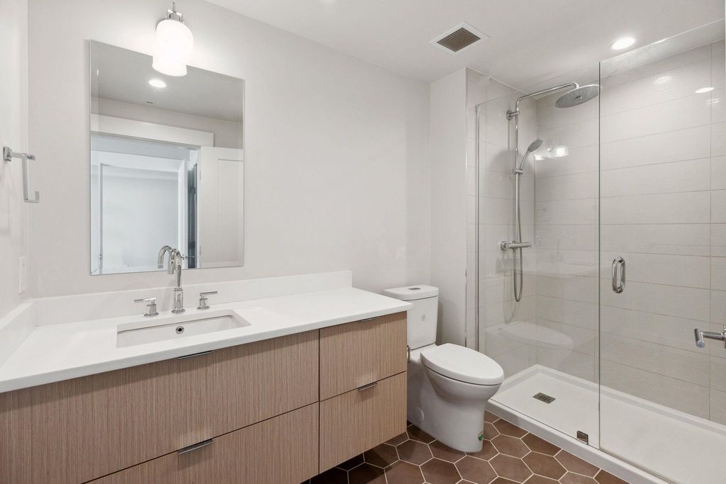 listing image 1103914547353462816