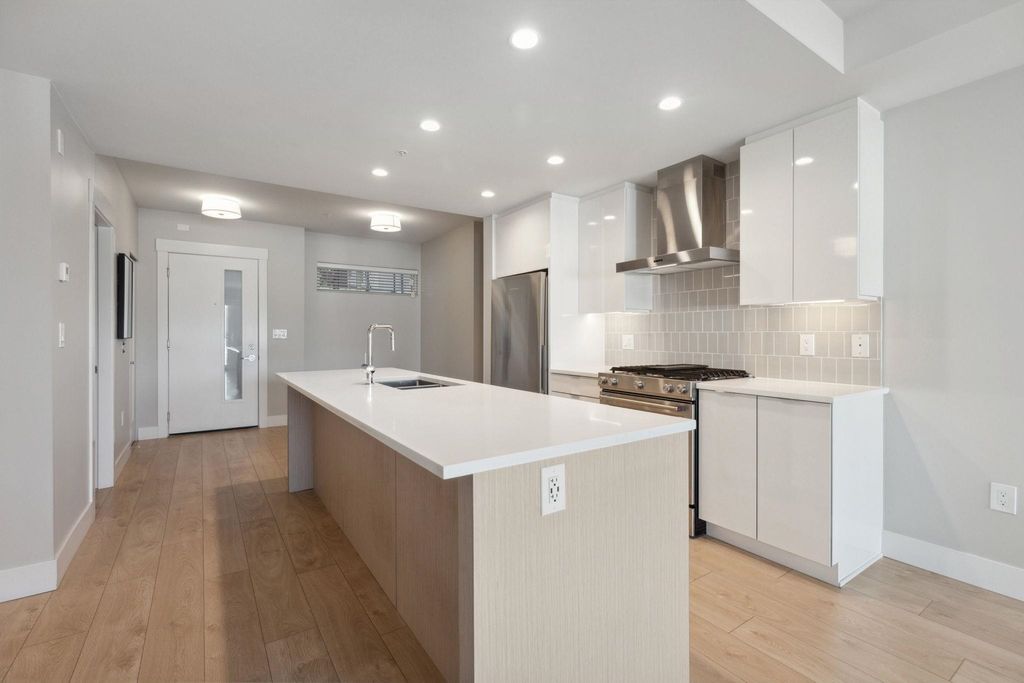 listing image 1104558539417357747