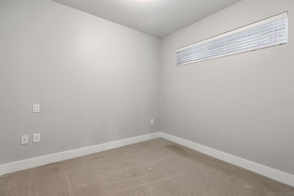 listing image 1100687475366606368