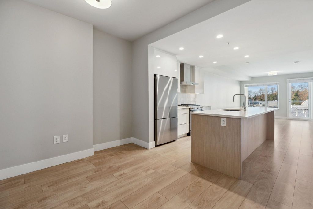 listing image 1105415878411246774