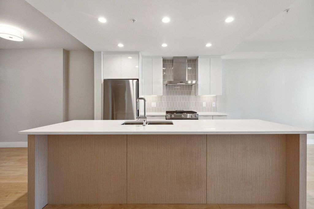 listing image 1106521463620325638